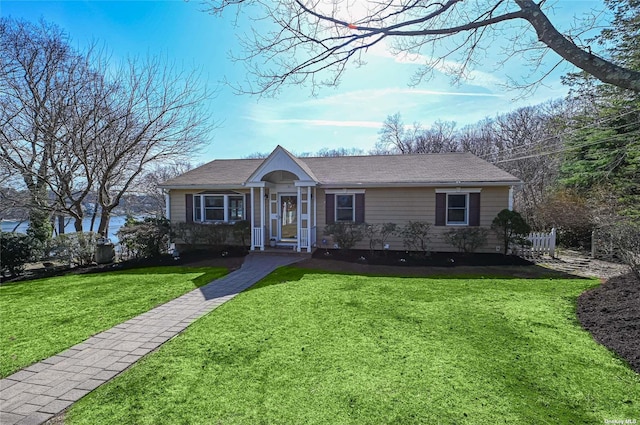 ranch-style home featuring a front lawn