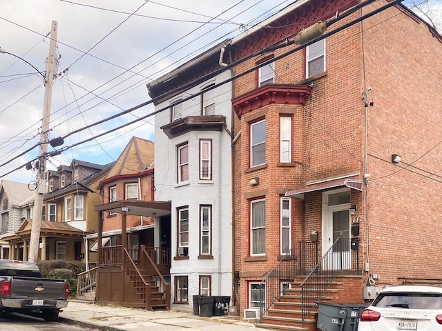 view of front facade featuring brick siding