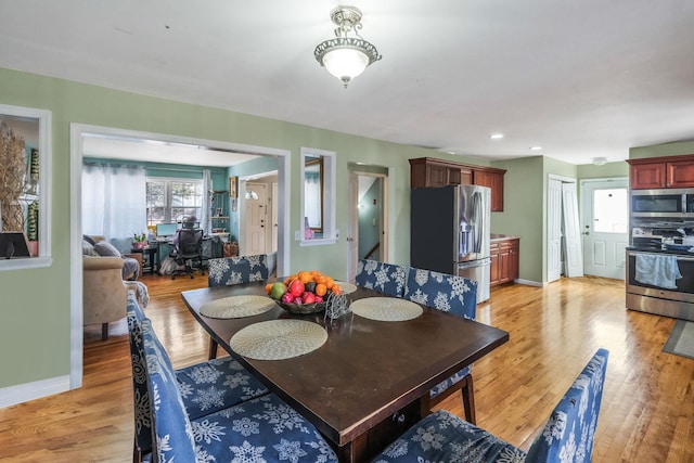 dining room featuring recessed lighting, light wood-type flooring, and baseboards