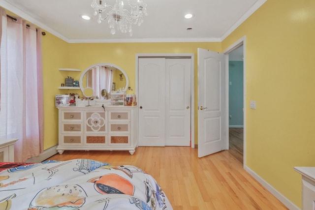 bedroom featuring baseboards, light wood-style floors, an inviting chandelier, and crown molding