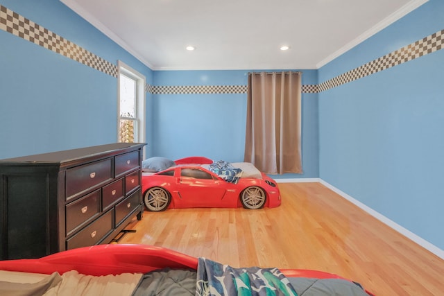 bedroom with ornamental molding, recessed lighting, baseboards, and wood finished floors