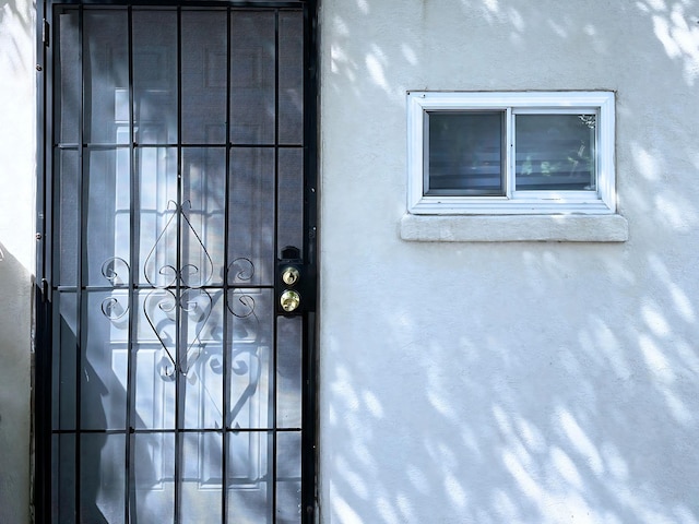 property entrance featuring stucco siding