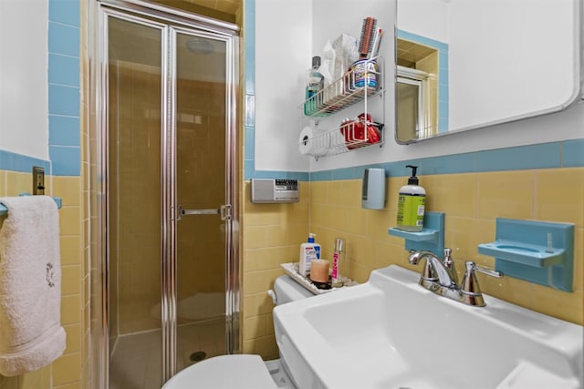 full bathroom featuring a stall shower and a sink