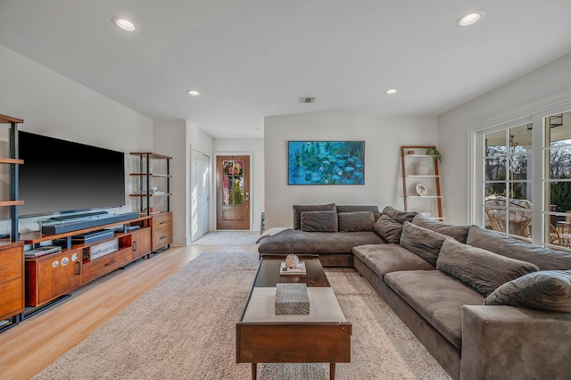 living room featuring recessed lighting, visible vents, a healthy amount of sunlight, and light wood-style flooring