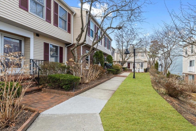 view of community featuring a yard and a residential view