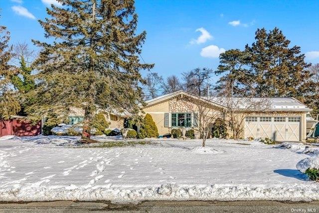 view of front of home with an attached garage