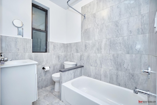 full bath featuring toilet, vanity, a washtub, and tile walls