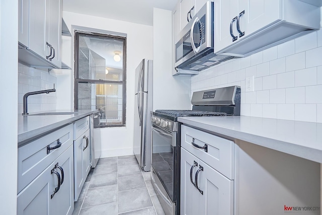 kitchen with tasteful backsplash, stainless steel appliances, and light countertops