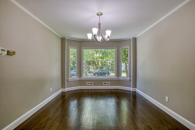 unfurnished room featuring a chandelier, dark wood-type flooring, visible vents, and baseboards