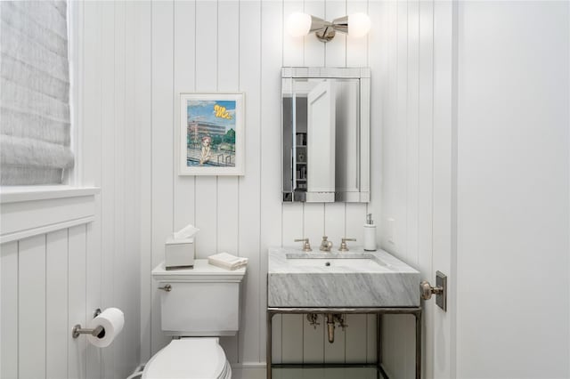 bathroom featuring a sink and toilet