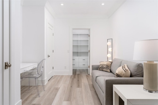 living room featuring light wood-style floors, baseboards, crown molding, and recessed lighting