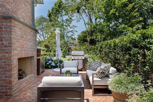 view of patio featuring an outdoor living space with a fireplace