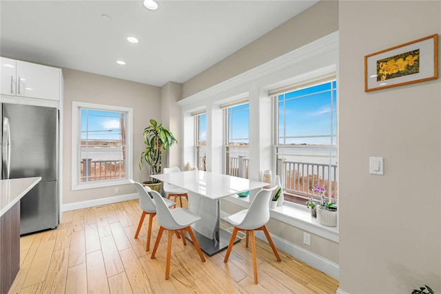 dining area featuring recessed lighting, light wood-type flooring, and baseboards