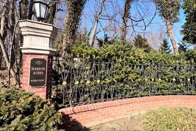 exterior details featuring fence