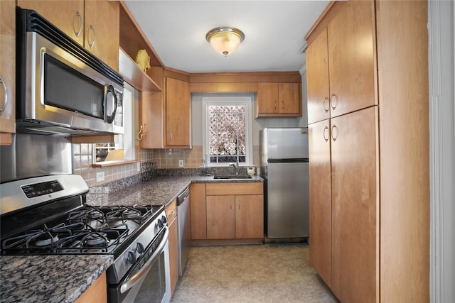 kitchen with a sink, plenty of natural light, backsplash, and appliances with stainless steel finishes