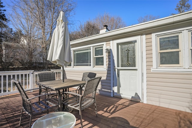 deck featuring outdoor dining space