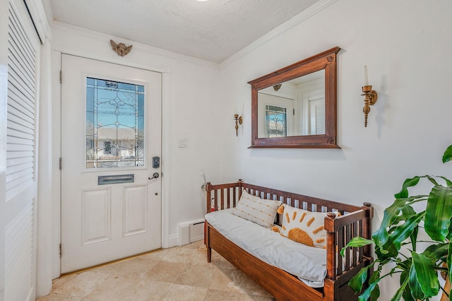 foyer entrance featuring baseboards and ornamental molding