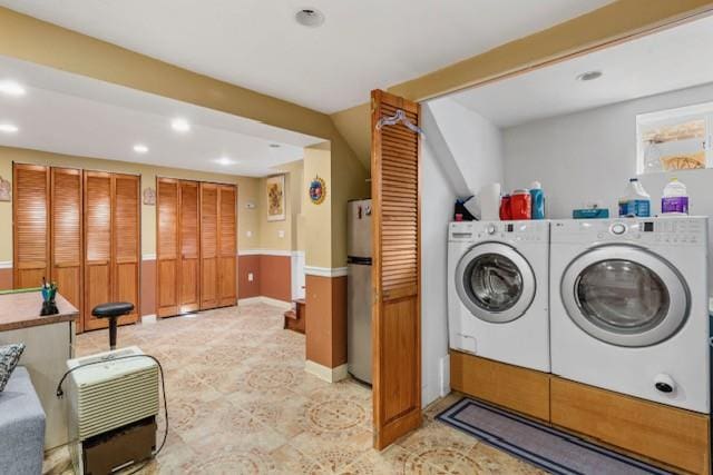 laundry area with laundry area, recessed lighting, and independent washer and dryer