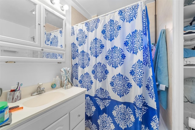 bathroom featuring curtained shower and vanity