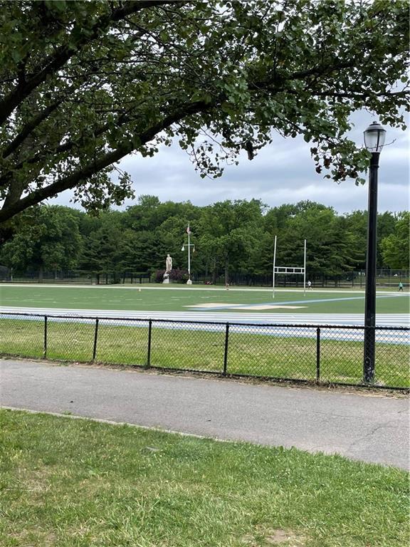 3296 Griswold Ave, Bronx, NY 10465 - surrounding community with a tennis court