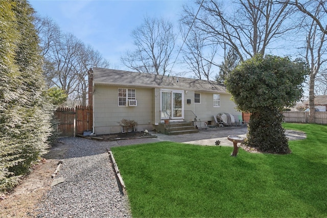 view of front facade with a patio, fence, cooling unit, and a front yard