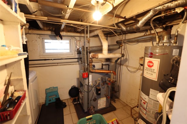 utility room with a heating unit, water heater, and washing machine and clothes dryer