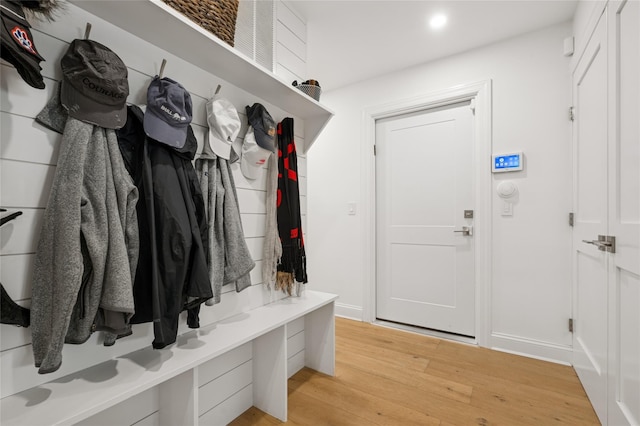 mudroom featuring recessed lighting, light wood-style floors, and baseboards