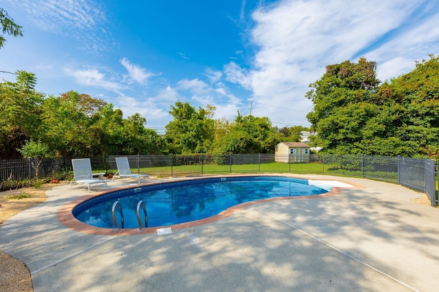 view of swimming pool with a patio area, fence, and a fenced in pool