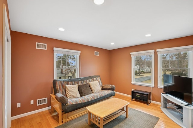 living area featuring recessed lighting, wood finished floors, visible vents, and baseboards