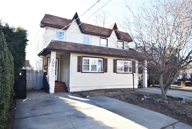 view of front facade featuring a shingled roof