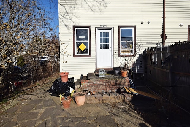 entrance to property with fence