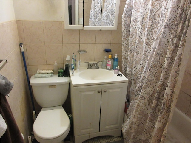 bathroom featuring tile walls, shower / bathtub combination with curtain, vanity, and toilet