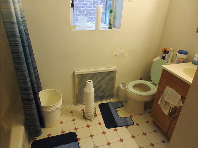 full bathroom featuring curtained shower, toilet, and radiator heating unit