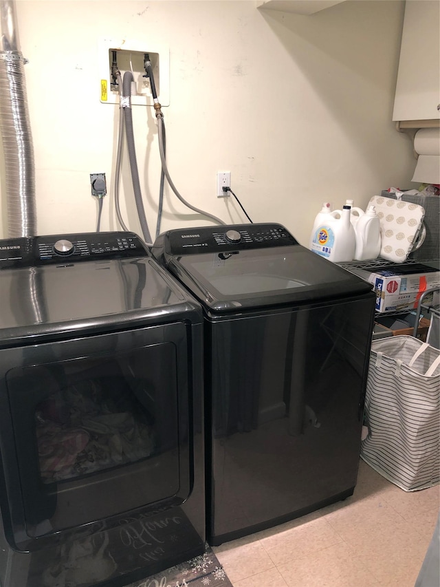 laundry room with laundry area and independent washer and dryer