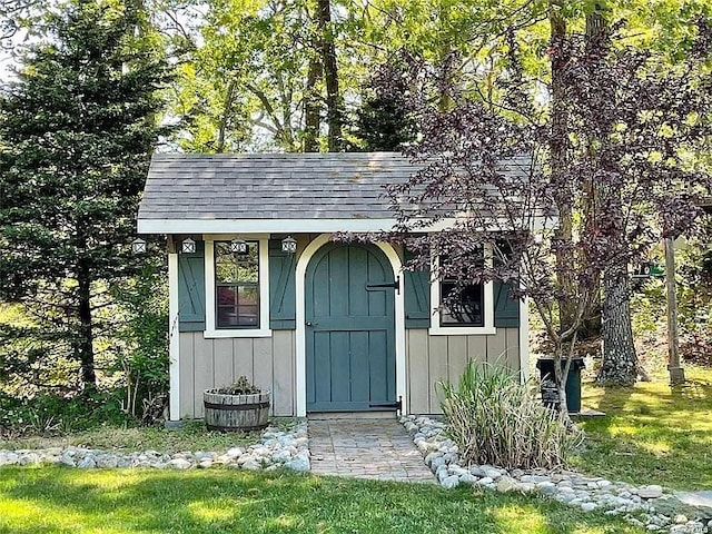 view of outbuilding with an outbuilding