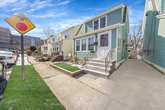 view of front of property featuring a residential view and a front yard