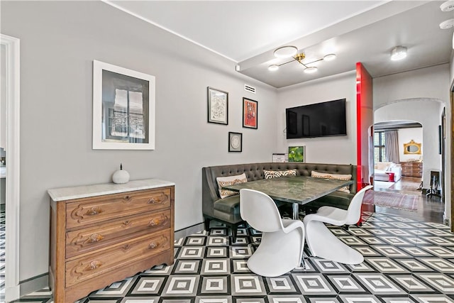 31 Old Army Rd, Scarsdale, NY 10583 - dining room with arched walkways