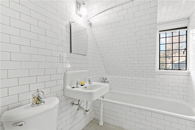 31 Old Army Rd, Scarsdale, NY 10583 - full bath with toilet, tiled shower / bath combo, tile walls, and a sink