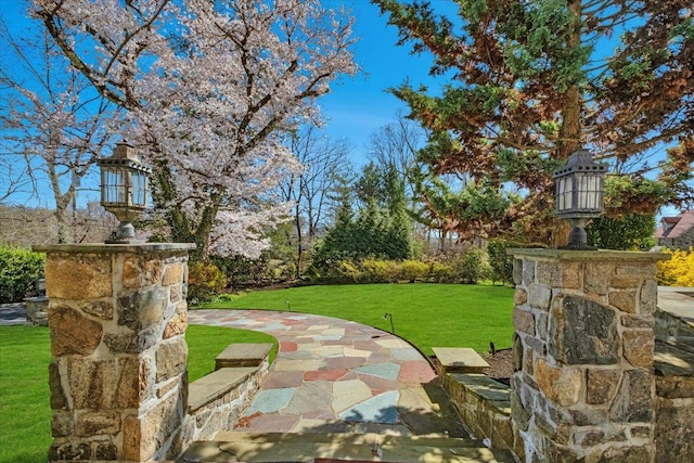 31 Old Army Rd, Scarsdale, NY 10583 - exterior space featuring a patio area