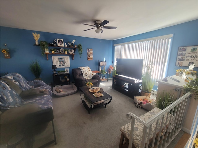 carpeted living room featuring ceiling fan