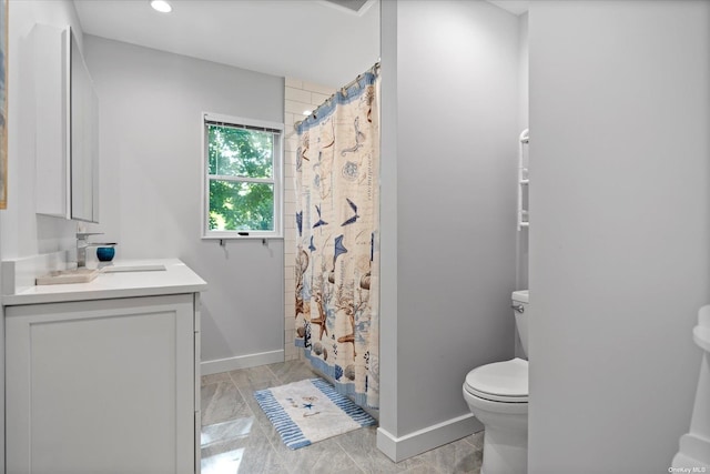 bathroom featuring a shower with shower curtain, vanity, toilet, and baseboards