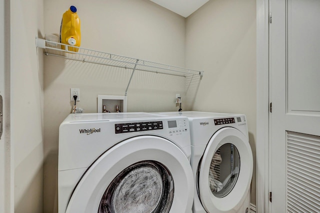 4109 Fox Hill Dr Unit 4109, Baiting Hollow, NY 11933 - laundry room featuring washing machine and dryer
