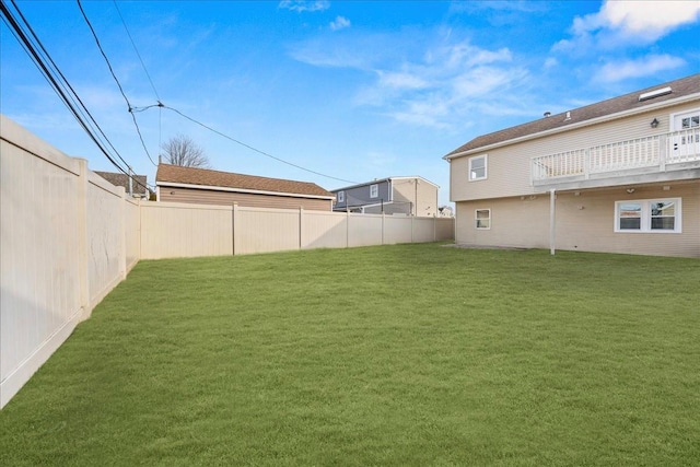 view of yard featuring a fenced backyard