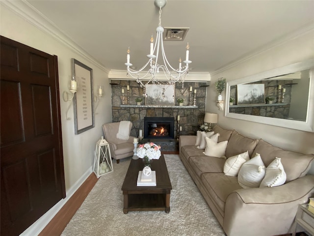 living room with crown molding, a notable chandelier, wood finished floors, and visible vents