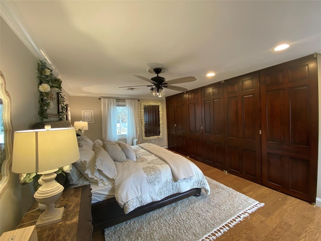 bedroom with recessed lighting, a ceiling fan, ornamental molding, and light wood-style floors