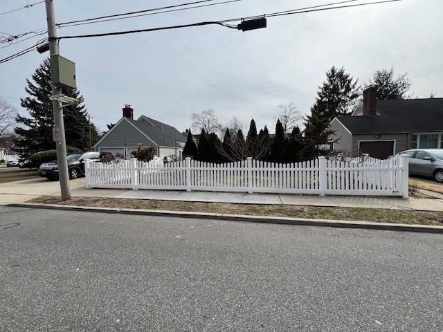 view of front facade with a fenced front yard