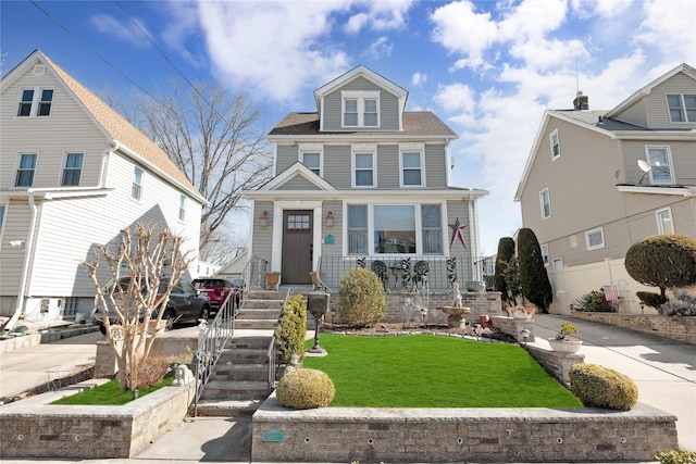 traditional style home featuring a front yard and driveway