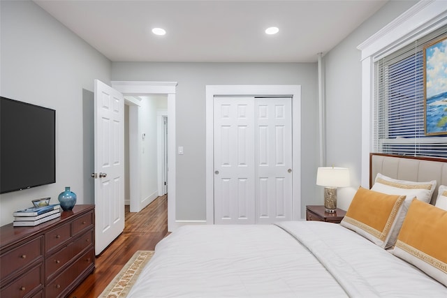 bedroom featuring baseboards, dark wood finished floors, a closet, and recessed lighting