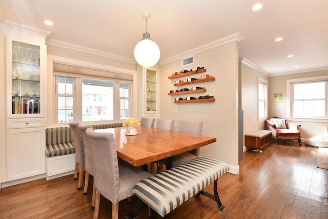 dining space featuring recessed lighting, visible vents, hardwood / wood-style floors, and ornamental molding