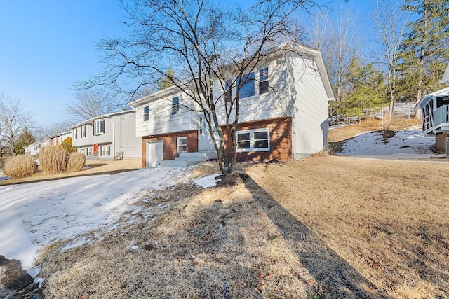 view of front of property featuring brick siding